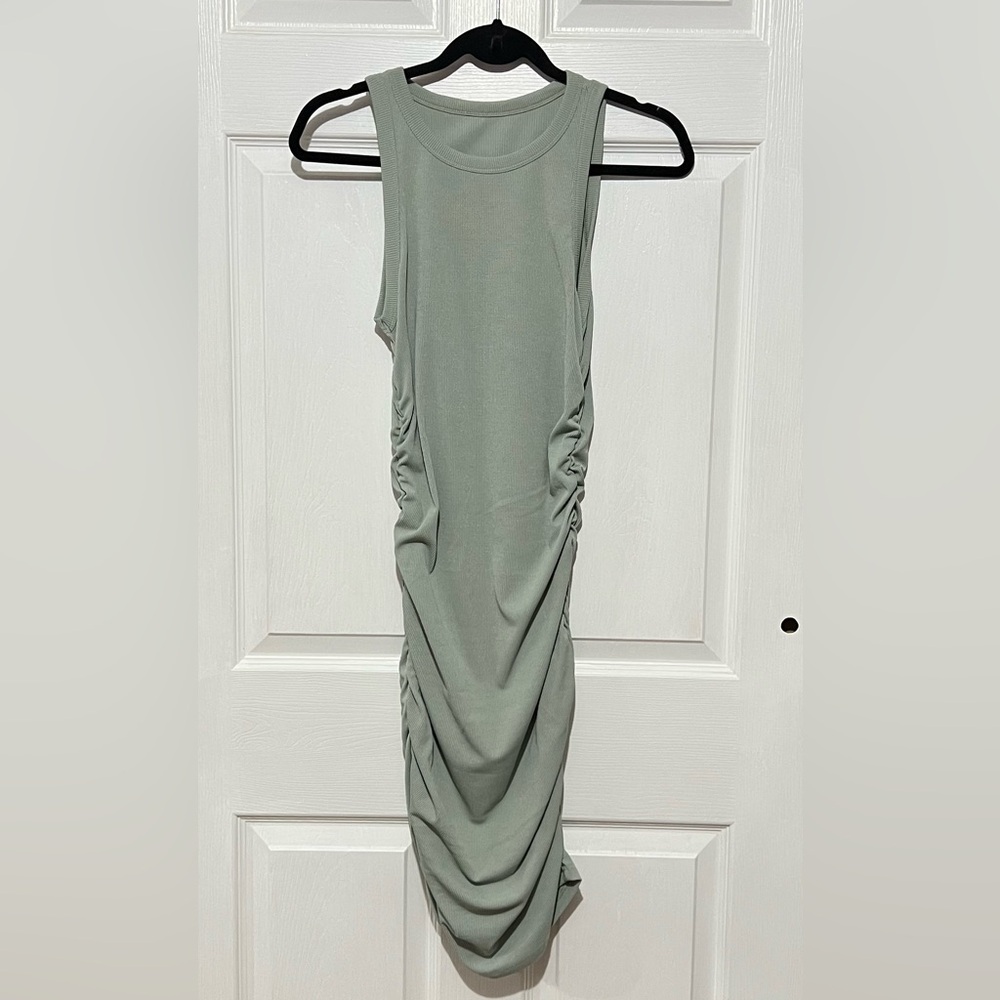 💗 SHEIN - Women’s  Sleeveless Green Bodycon Dress